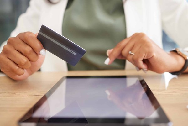 Comprendre tous les atouts d’une carte bancaire prépayée
